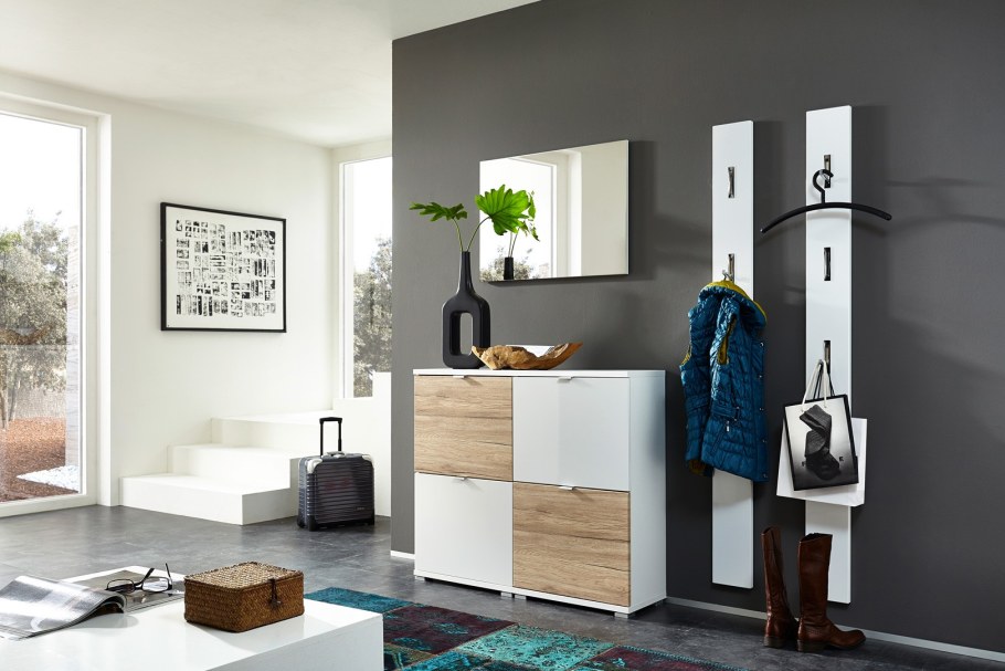 Стильная маленькая прихожая