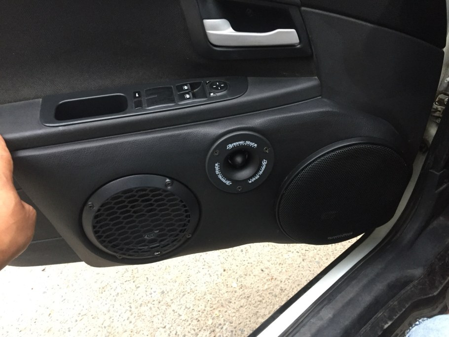 Динамики подиумы в задние двери Приора