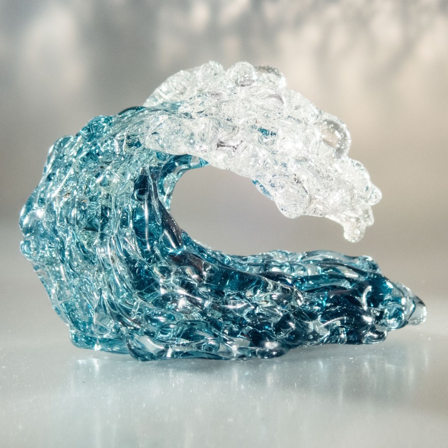 Волна из стекла