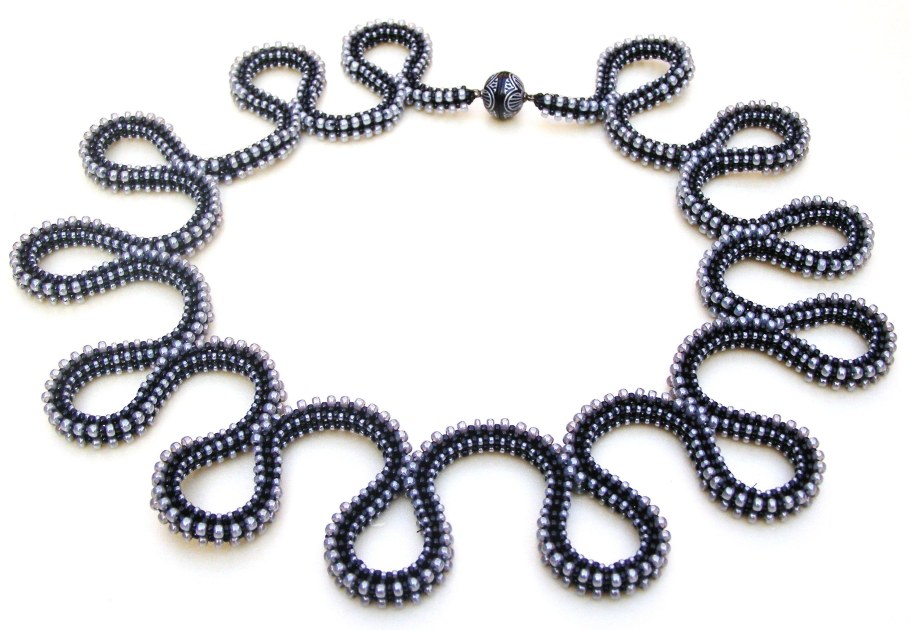 Бусы из голубого камня