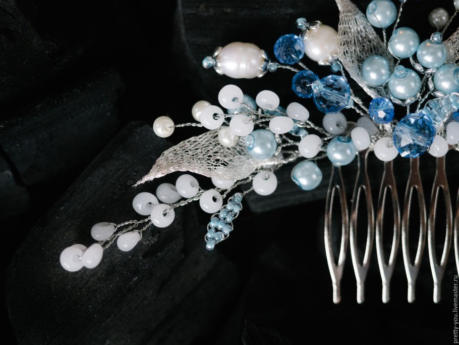 Ажурное колье из бисера и бусин