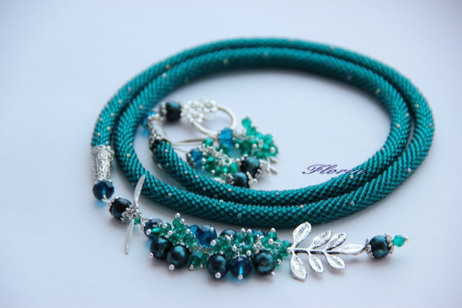 Бисерное колье