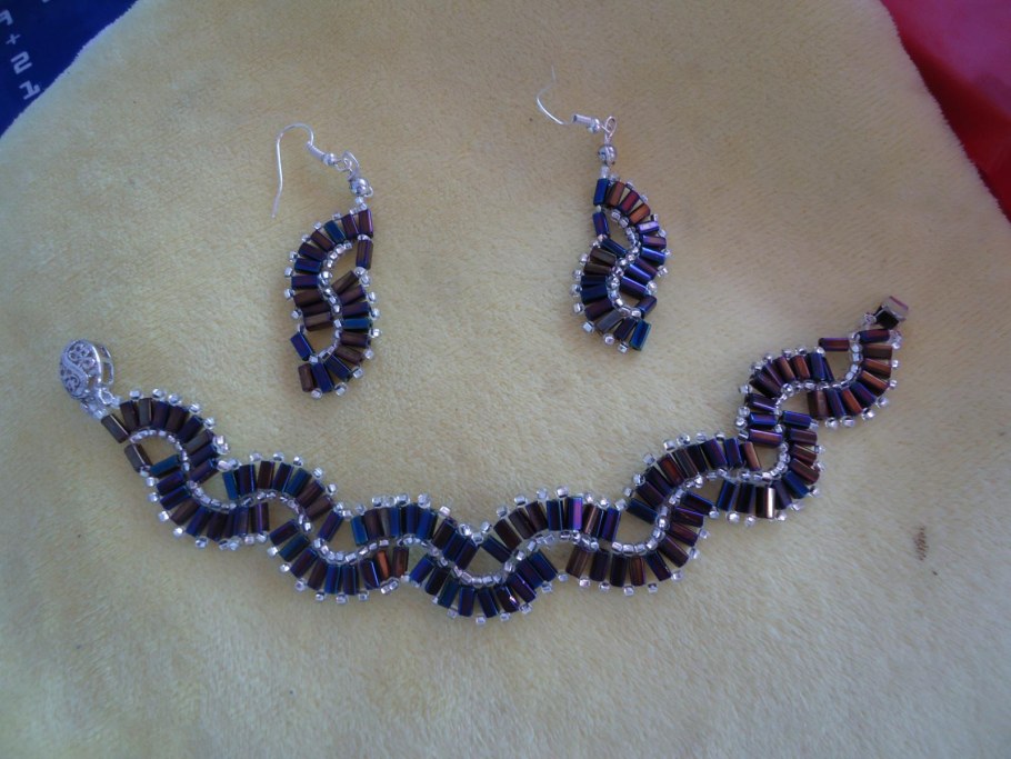 Колье бисер коралл