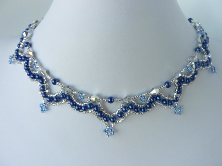 Украшения из кожи и ракушек