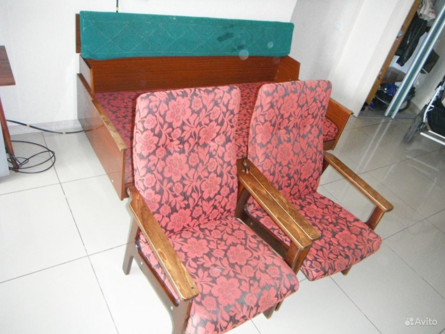 Советский диван с откидной спинкой