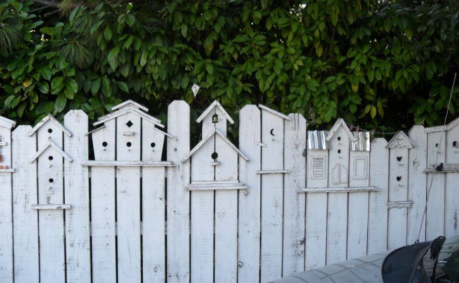 Декоративные клумбы из веток