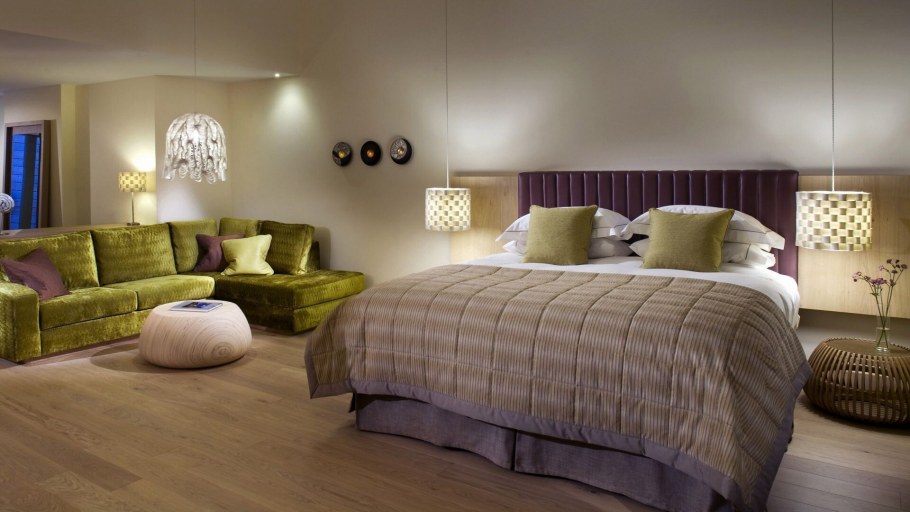 Диван-кровать большой в спальню