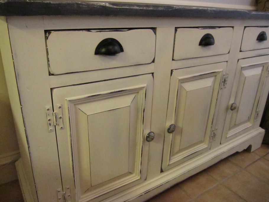 Разноцветный кухонный гарнитур