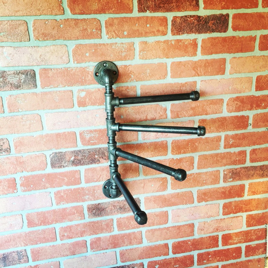 Вешалка из сантехнических труб
