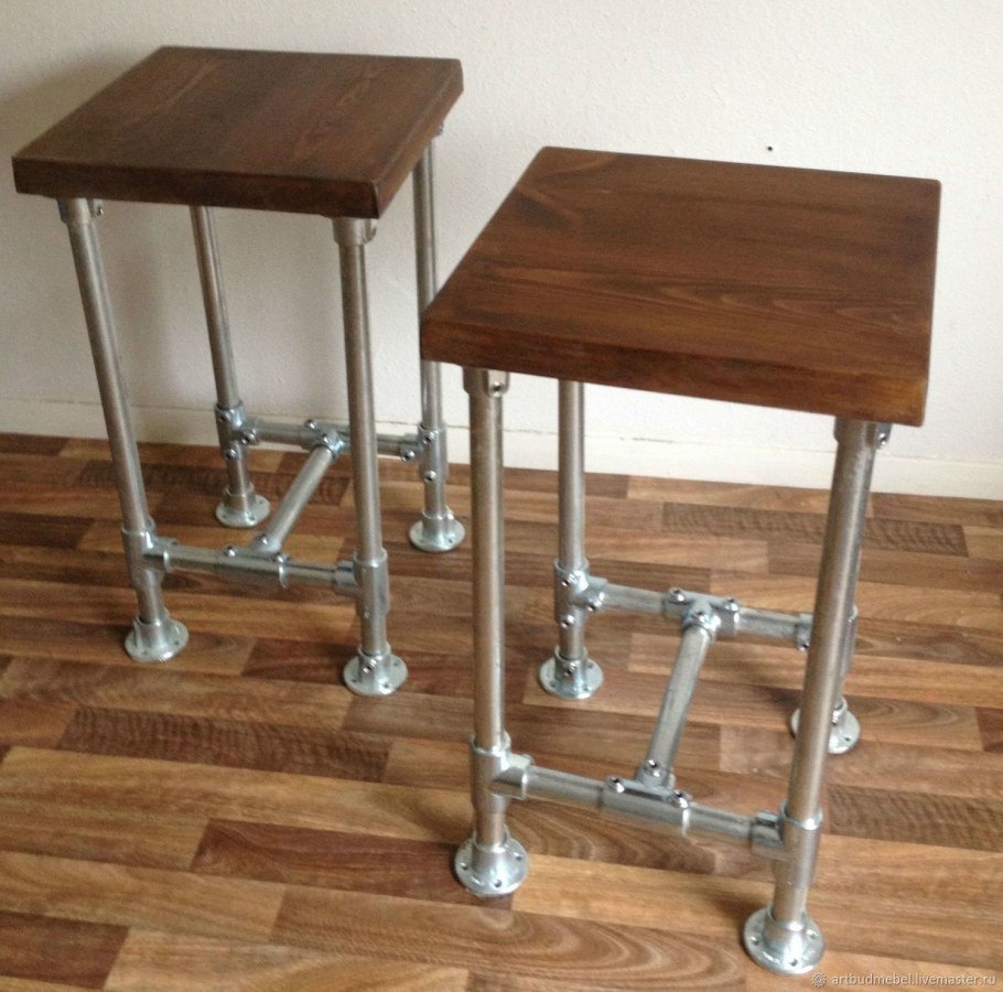 Барный стол из водопроводных труб