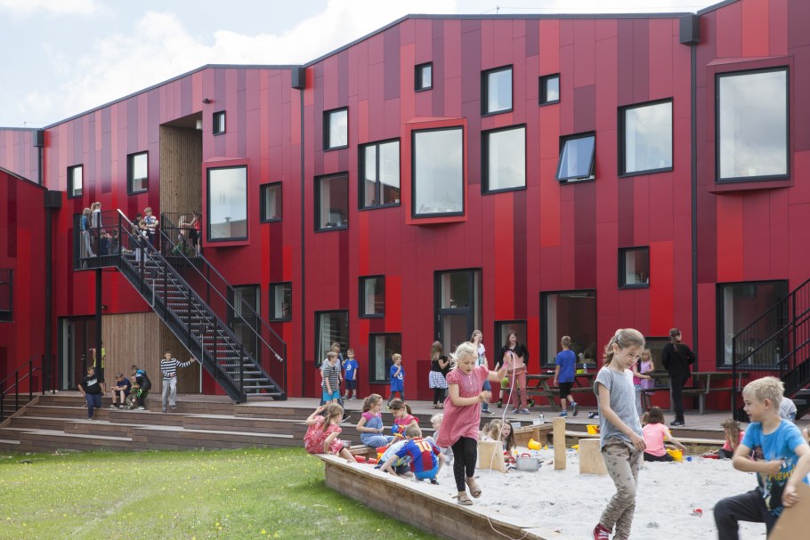 Разноцветные фасады детских садов