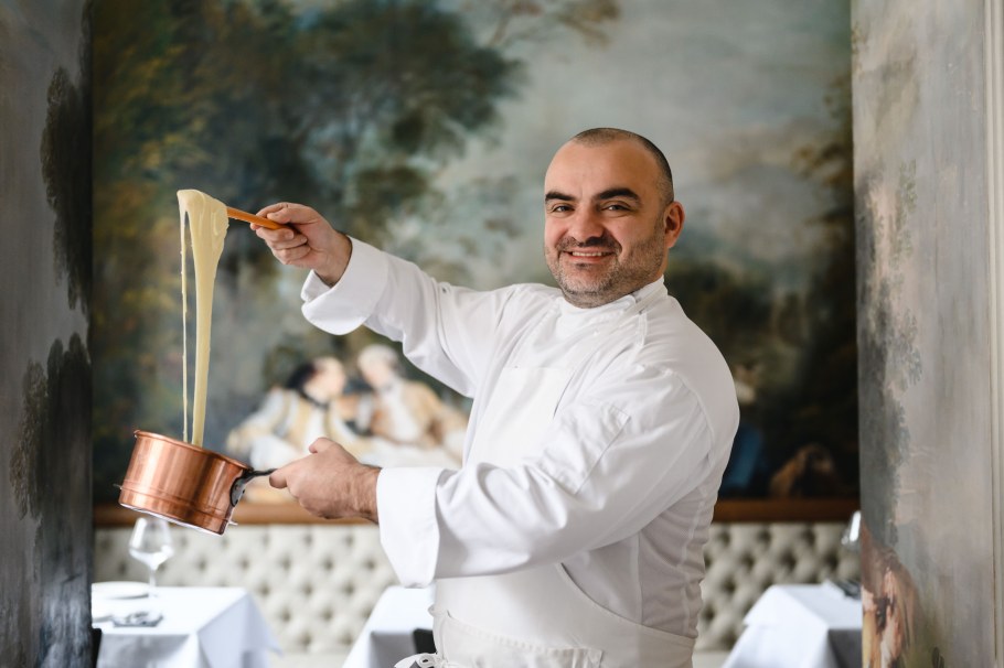 Вывеска Cafe de Paris