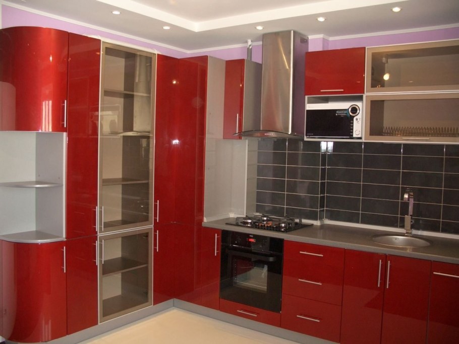 Угловой кухонный гарнитур с пеналом