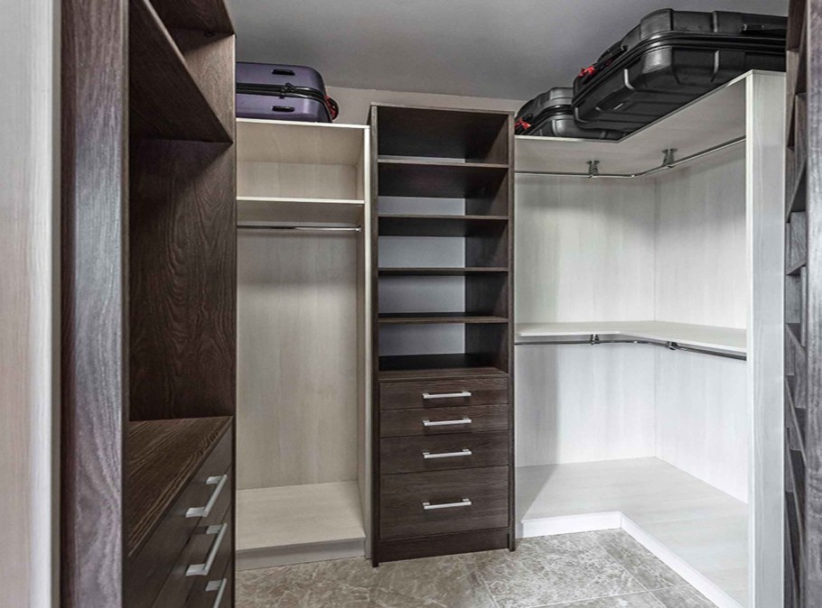 П-образный гардеробный шкаф