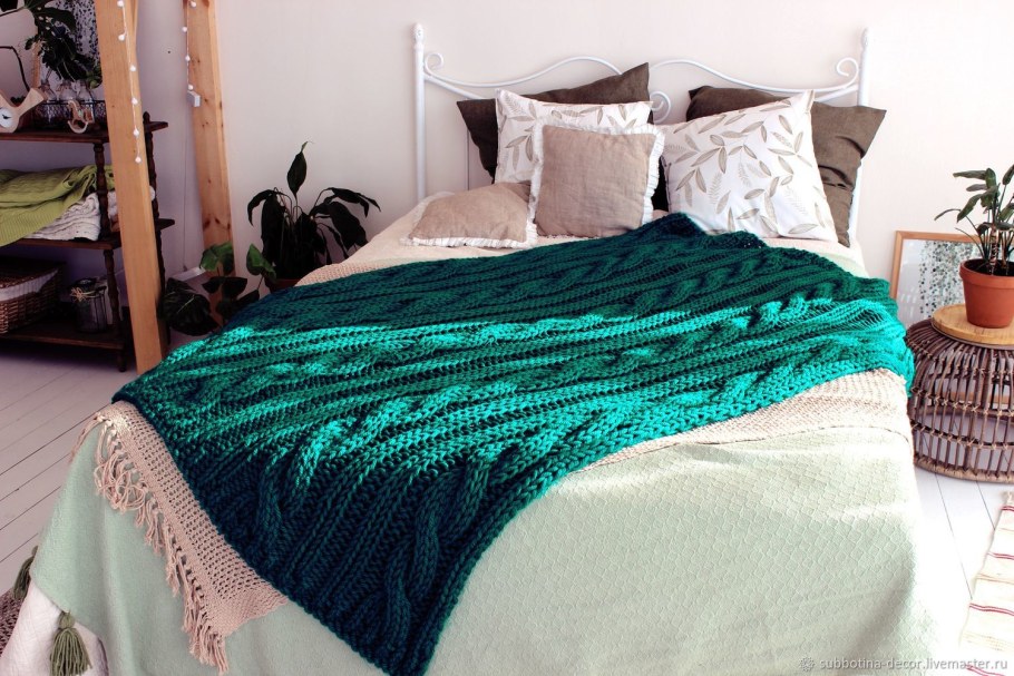 Вязаный плед в интерьере