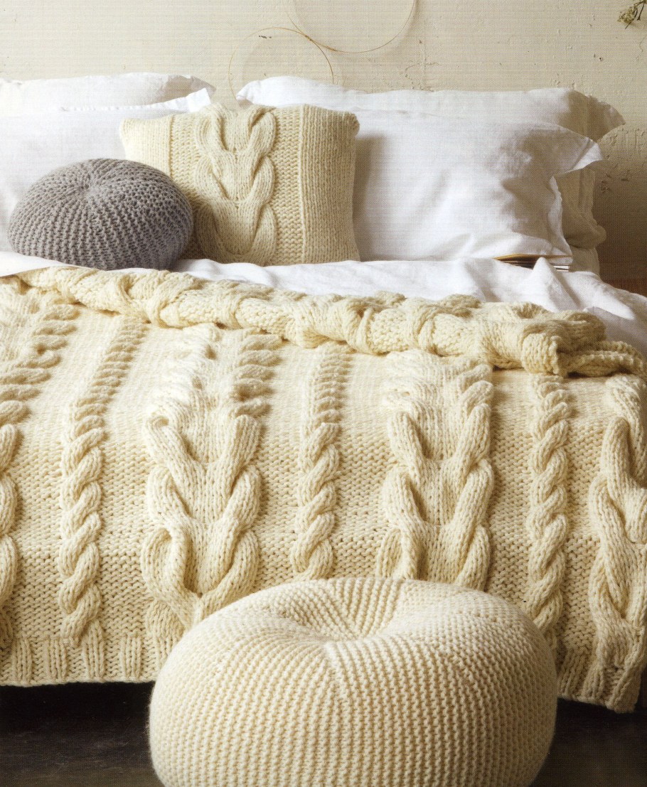 Вязаные пледы в спальне