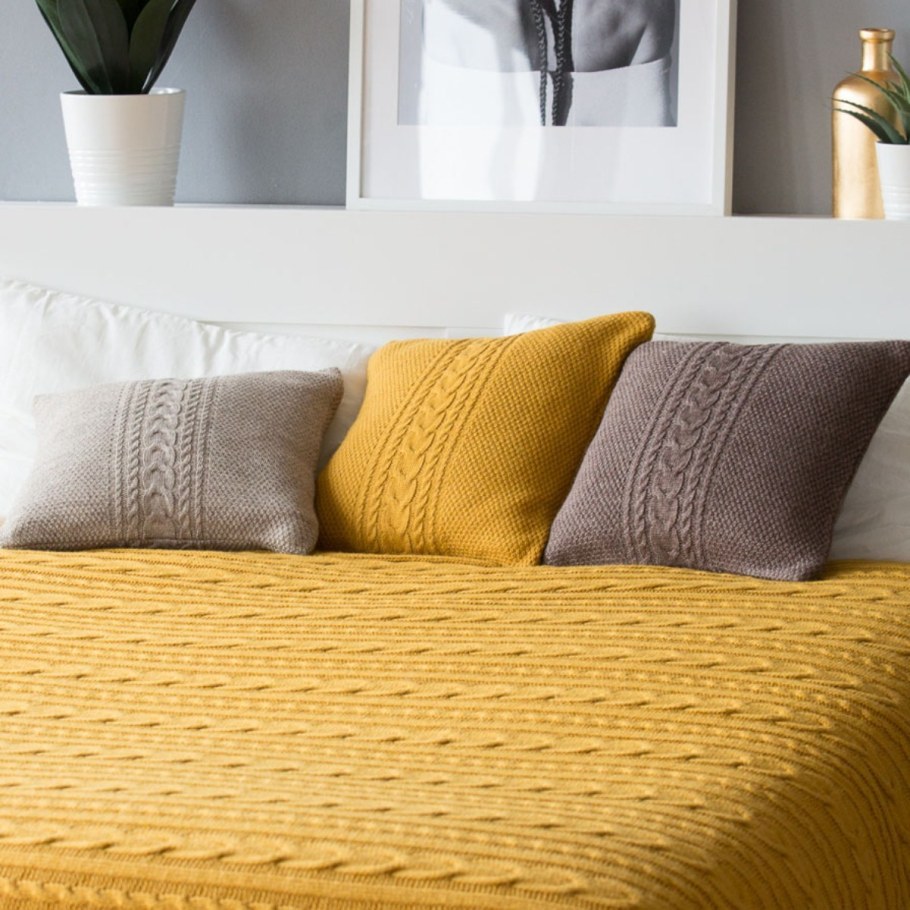 Вязаный плед на диван