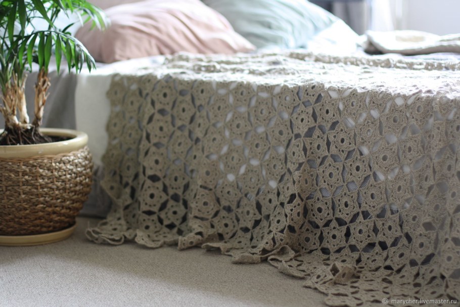 Плед вязаный ажурный