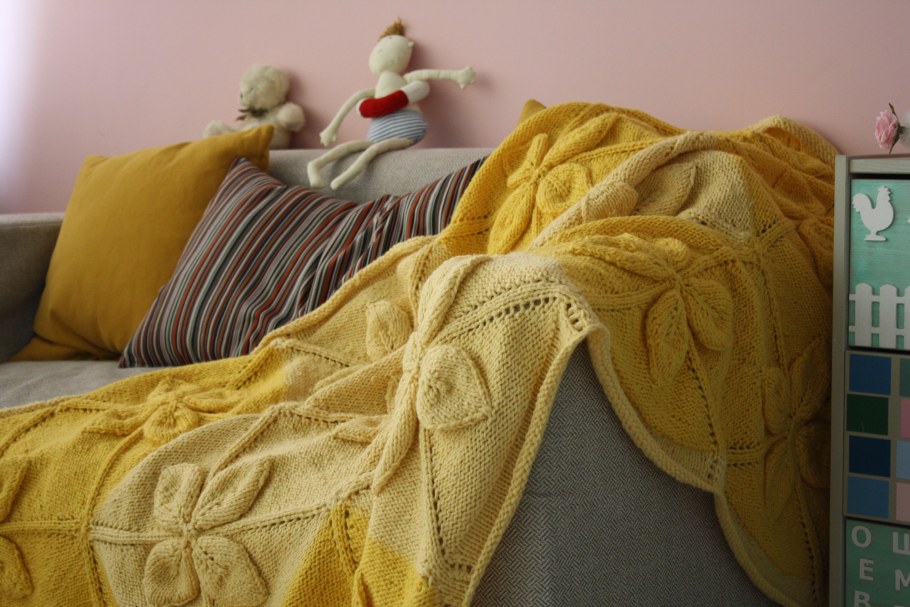 Плед спицами на кровать