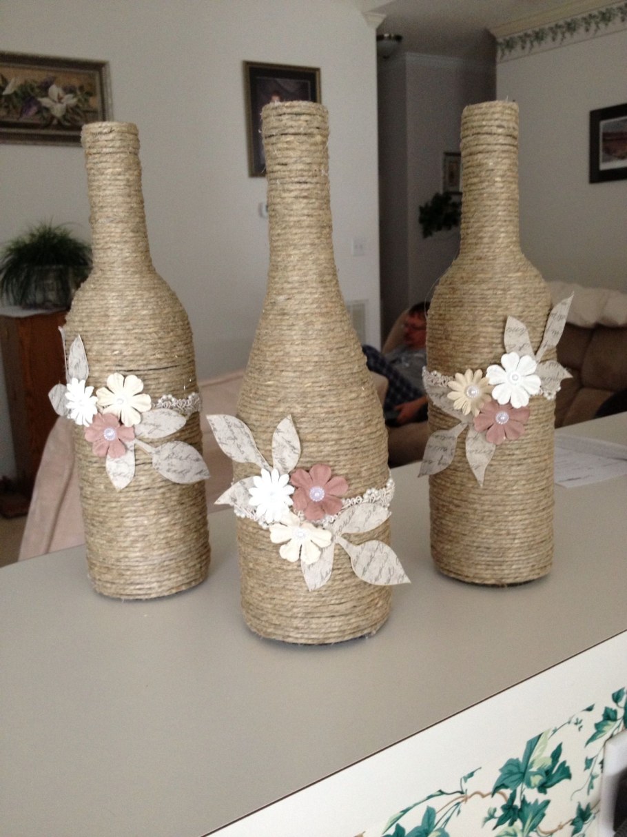 Бутылка отделанная джутом