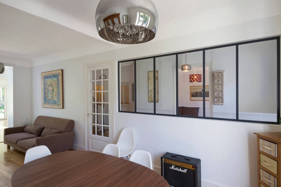 Окно в межкомнатной перегородке