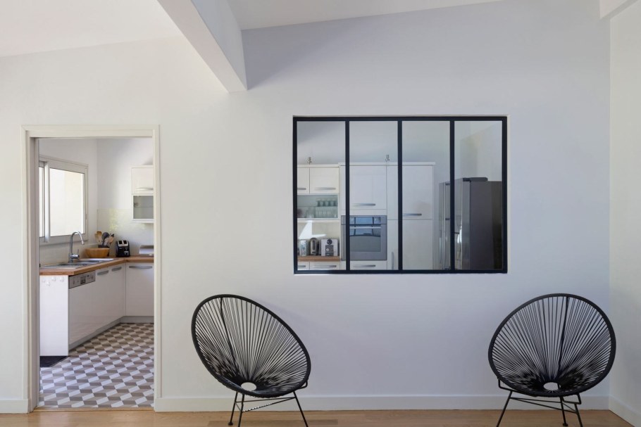 Окно между комнатами