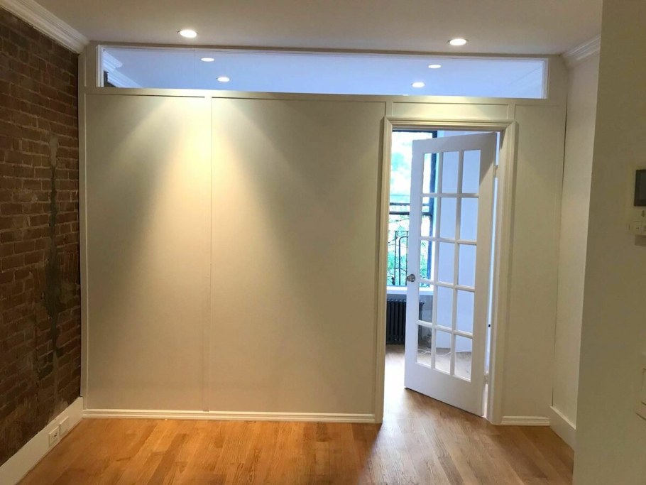 Окно между комнатами