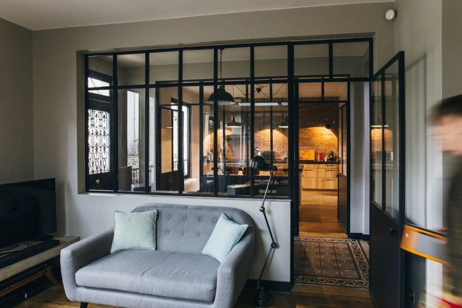 Окно между кухней и гостиной