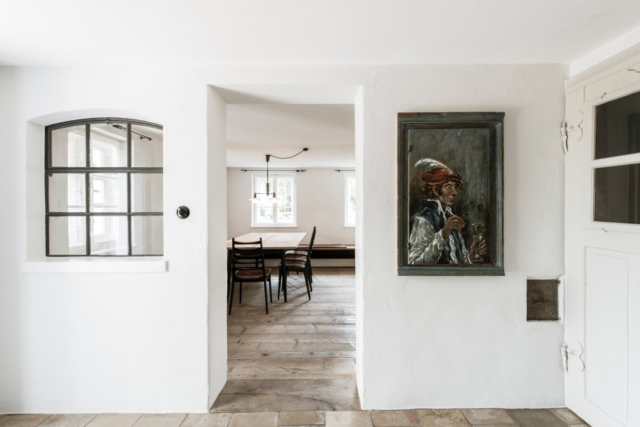 Окно между комнатами