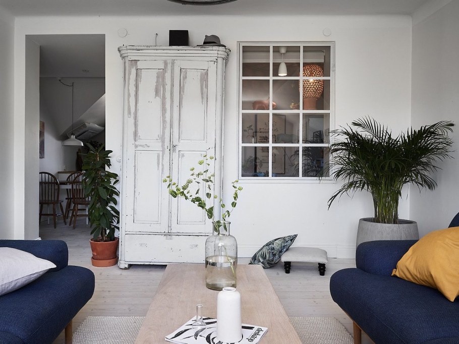 Окно между кухней и столовой