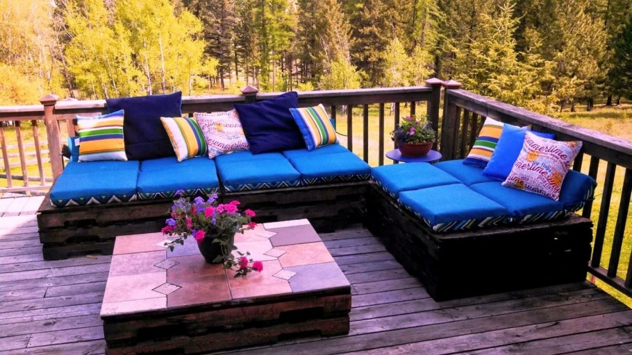 Диван из поддонов