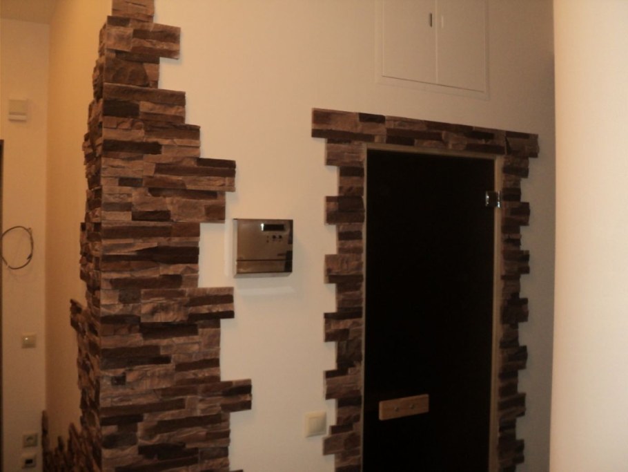 Отделка дверей декоративным камнем