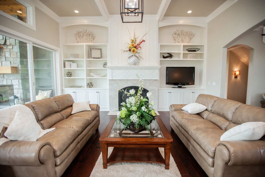 Гостиные с двумя диванами