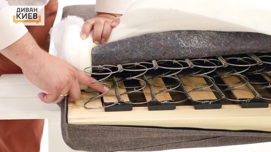 Обивщик мебели