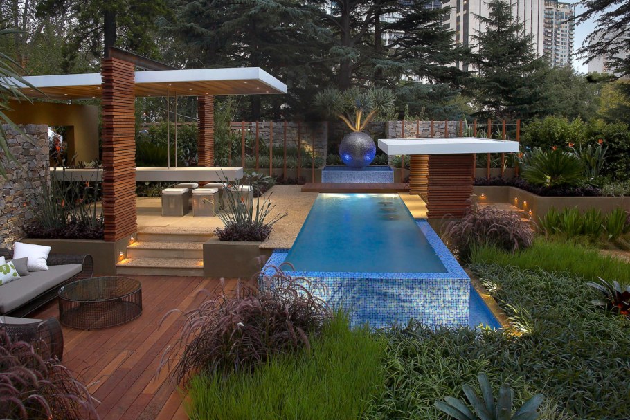 Терраса с бассейном и барбекю