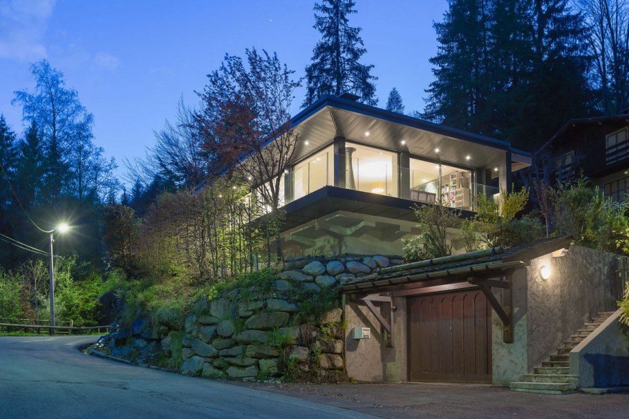 Дом на склоне