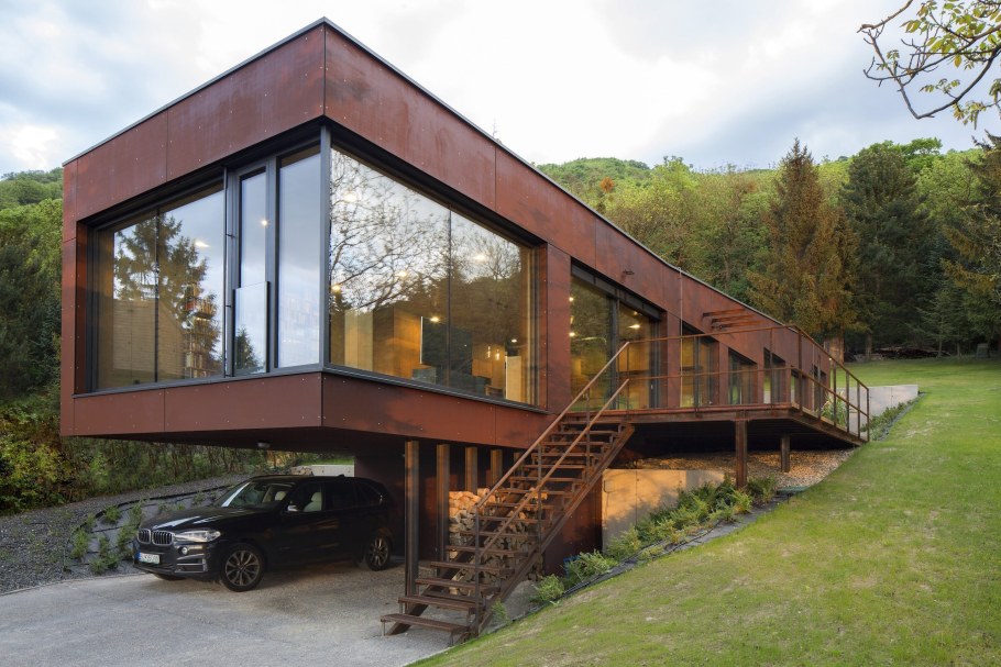 Гостевой домик на склоне