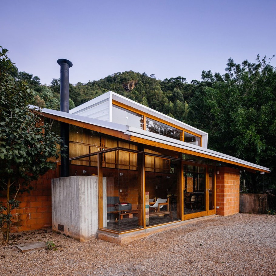 Дачный домик на склоне