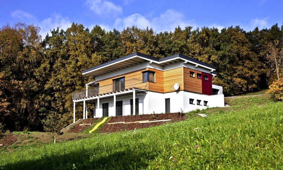 Финский домик на склоне