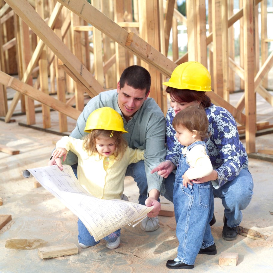 Люди в новой квартире