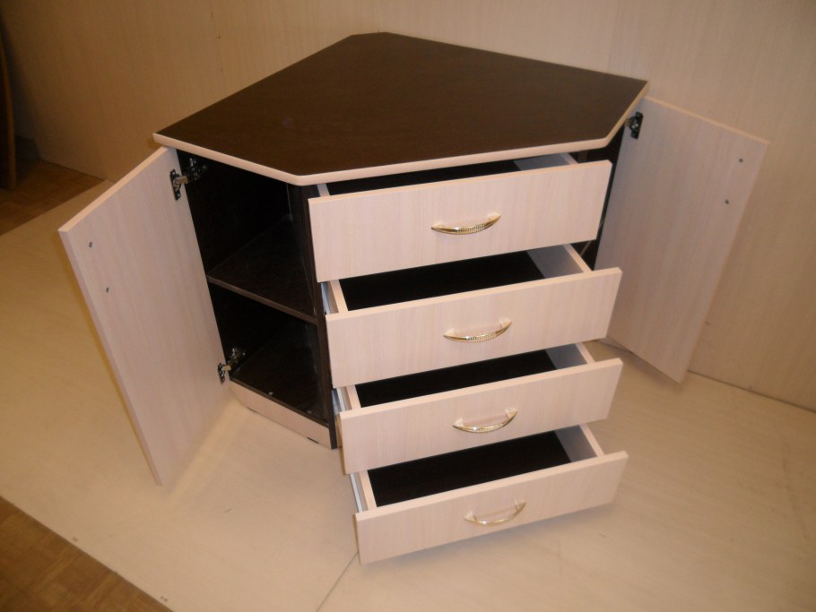 Кромка 2мм на белой столешнице