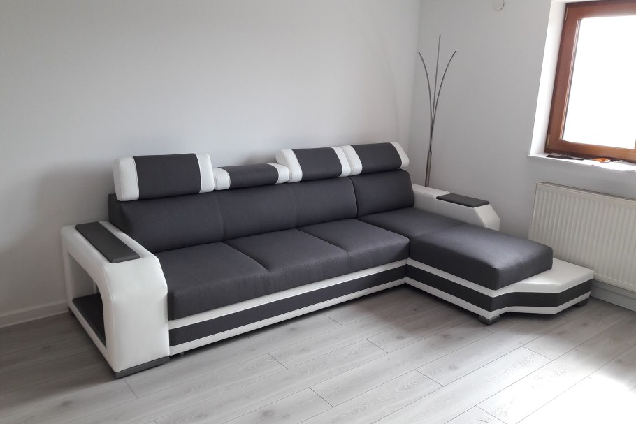 Угловой диван с подголовниками и спальным местом