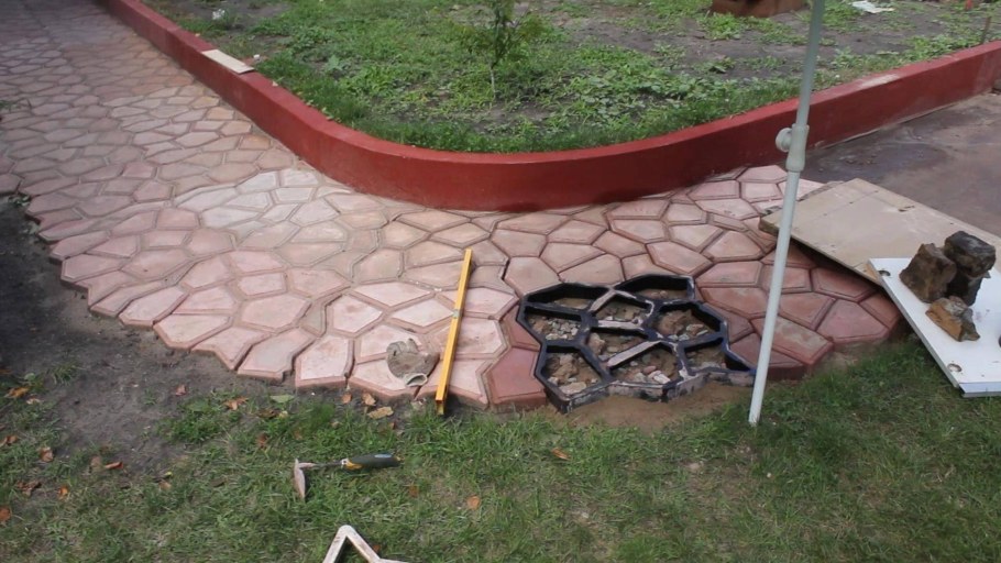 Форма для дорожки на даче