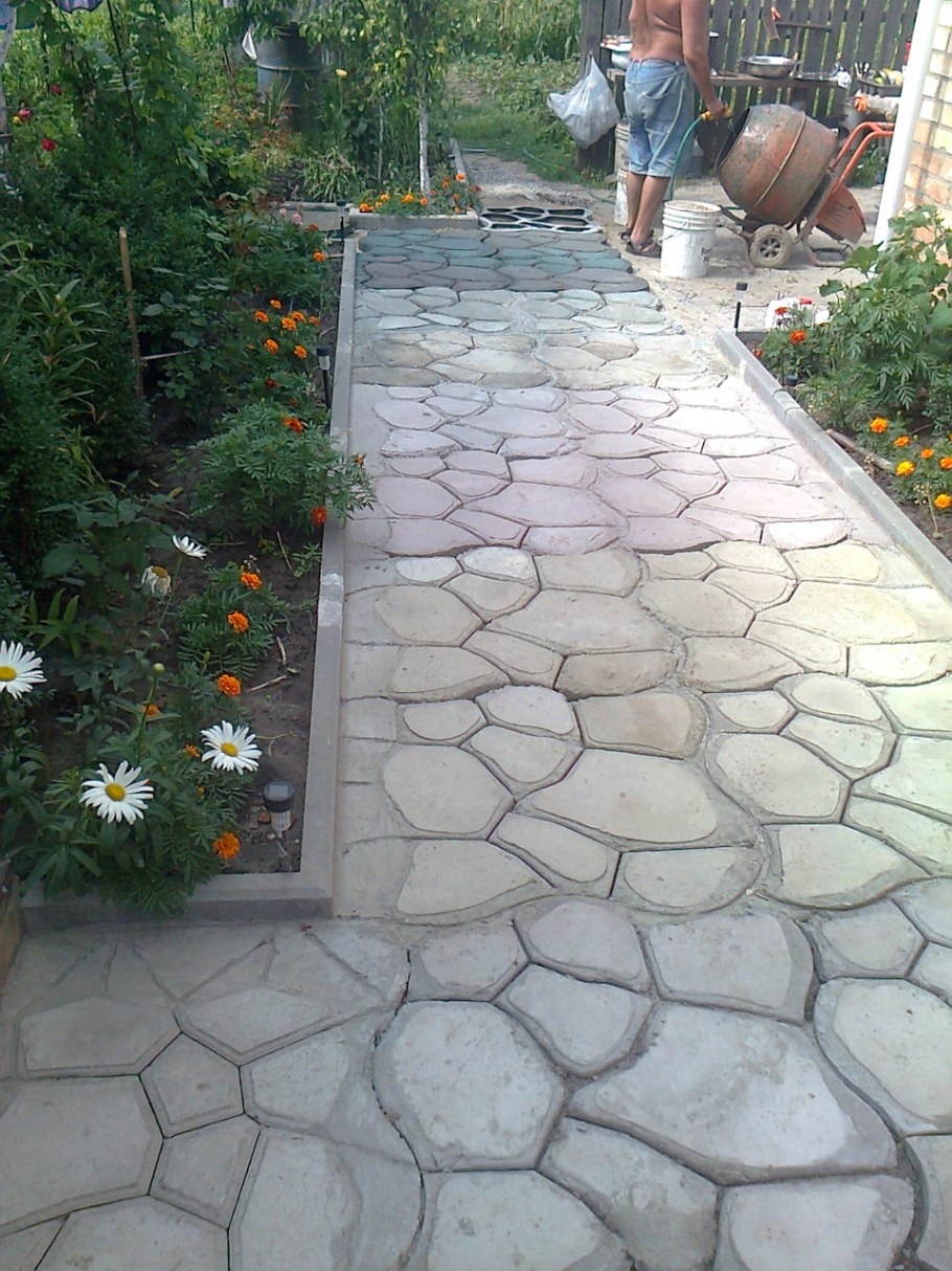 Садовые дорожки из бетона
