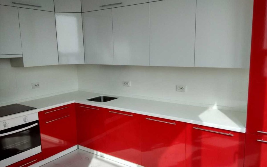 Кухня красный низ белый верх