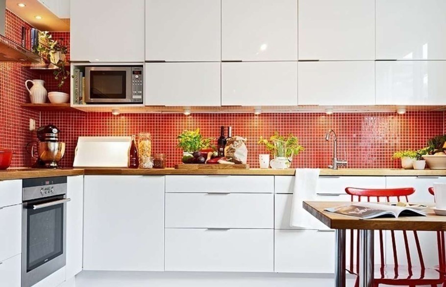 Фартук для кухни бордового цвета