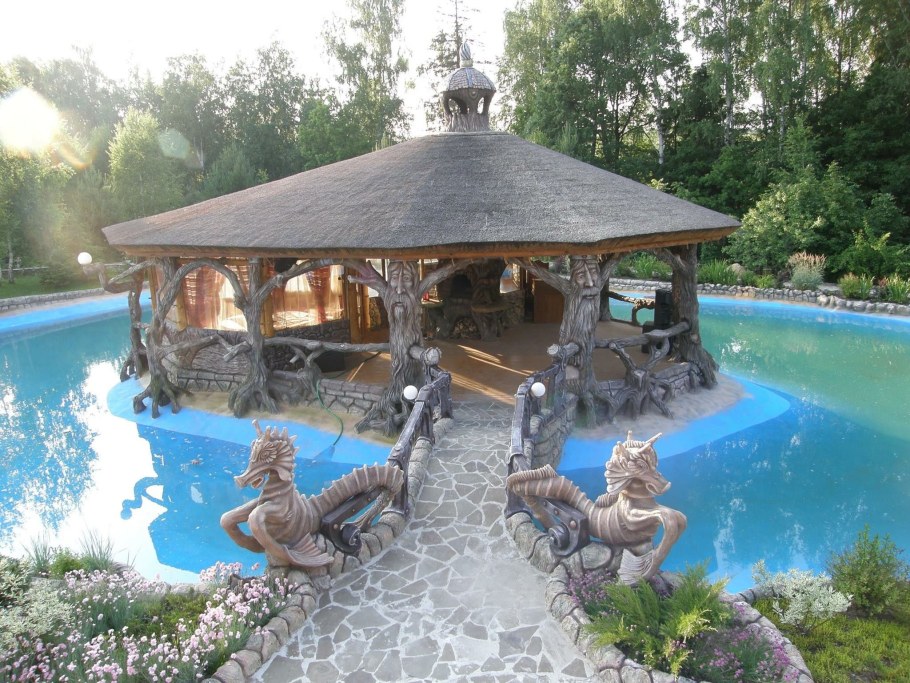 Терраса с бассейном на даче