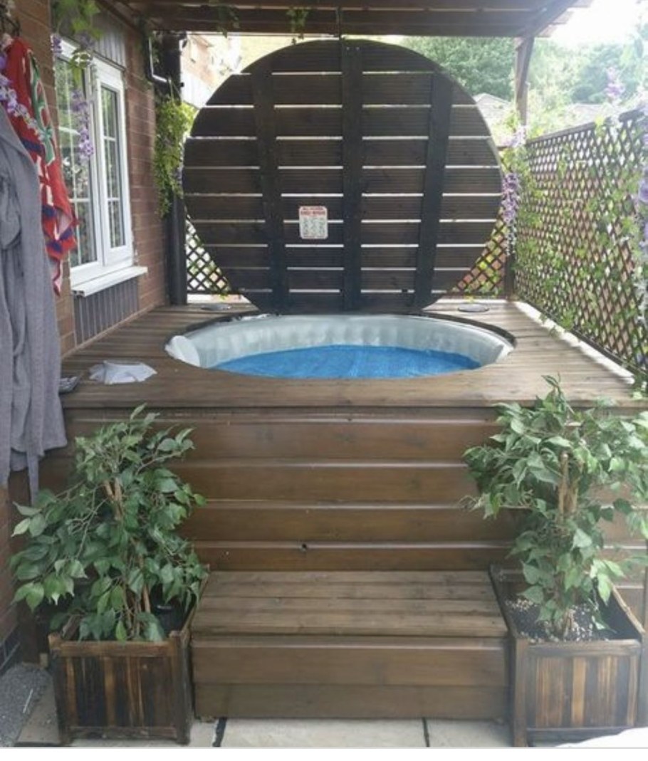 Беседка с мангалом и бассейном