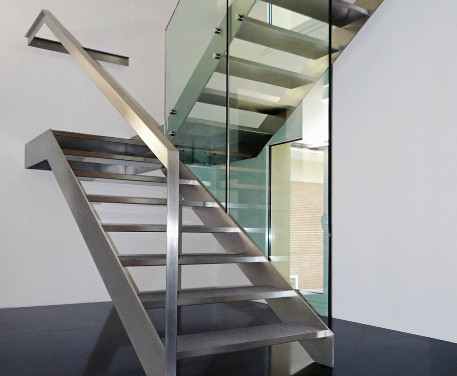 Ограждение лестницы из нержавеющей стали