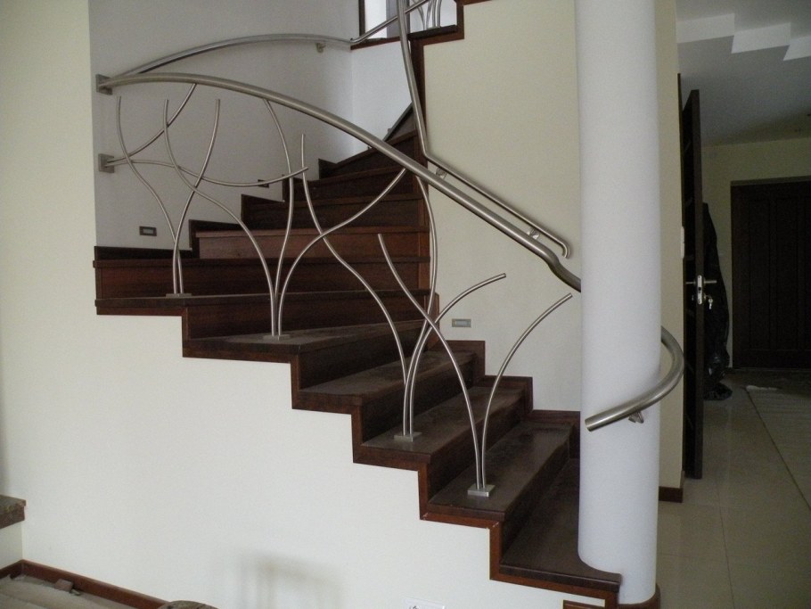 Нержавеющие перила для лестниц в частный дом